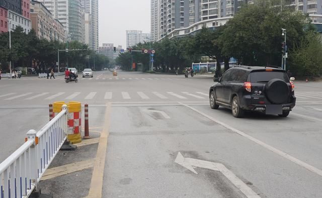  「高速」为啥最左侧的快车道反而车辆最少？老司机：不敢走了