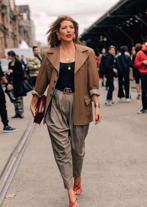  『T恤则』简约T恤为你解决搭配烦恼，西装开衫都能搭，时尚减龄更迷人