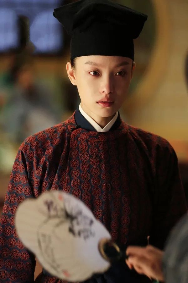 好看| 倪妮素颜扮男装依旧貌美!和精修图无差的好肤质该如何养成?