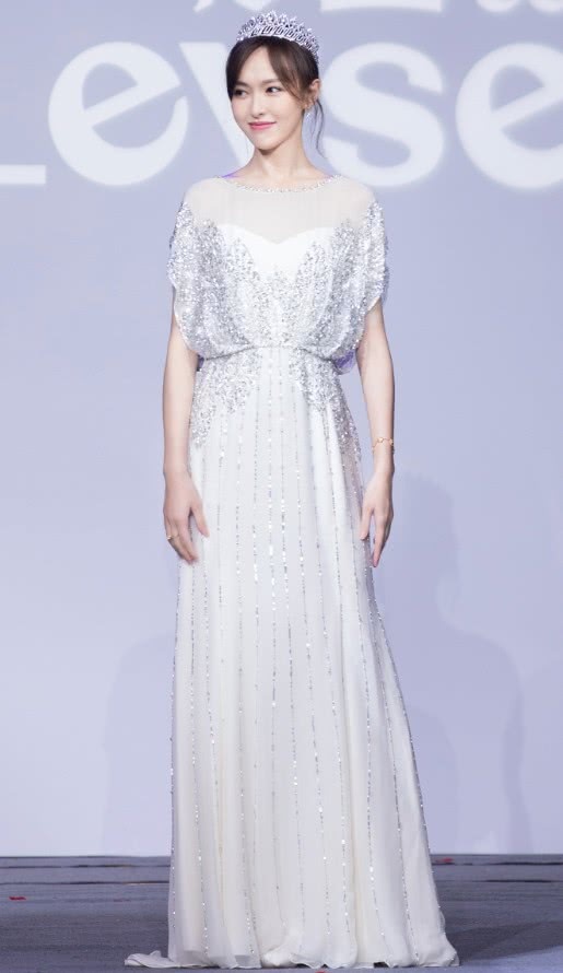 唐嫣去掉傻白甜标签，穿“鱼鳞裙”变身白富美，罗晋真有眼光