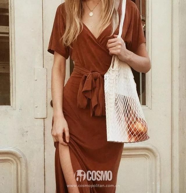 巧穿搭｜这条裙子太魔性，穿上显瘦显高还温柔