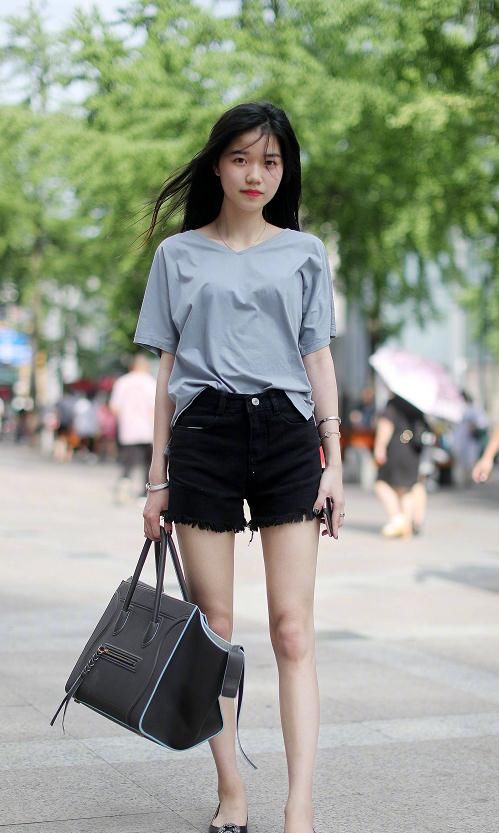 街拍:秋天到了，小妖精都上街了