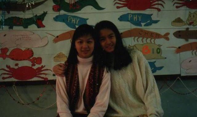  【风格】梁咏琪晒90年代旧照，罕见长发造型，女儿Sofia：这不是你的风格