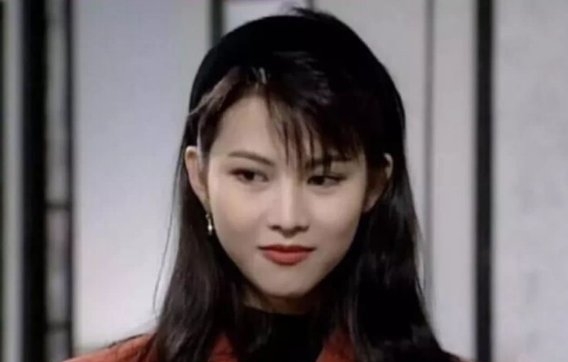  『蔡少芬』47岁蔡少芬近照撞脸林志玲，撩发红唇超魅惑，老公张晋狂吹彩虹屁