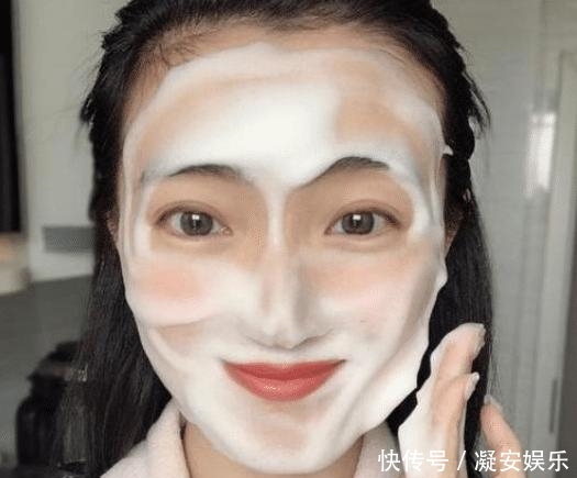  『脸上』脸上刚沾水就用“洗面奶”？洗脸不注意细节，难怪毛孔大还暗沉！