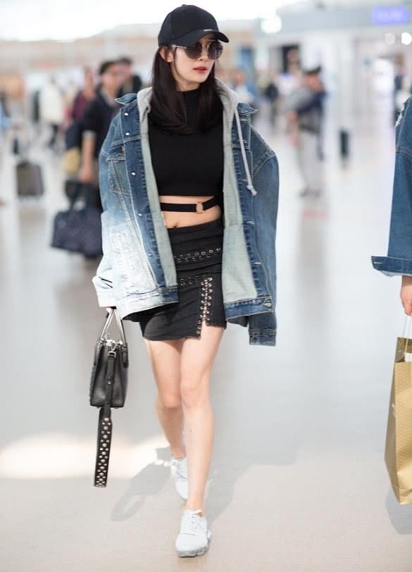 没有滤镜的杨幂身材垮了？肚子都松了，网友：巨丑无比！