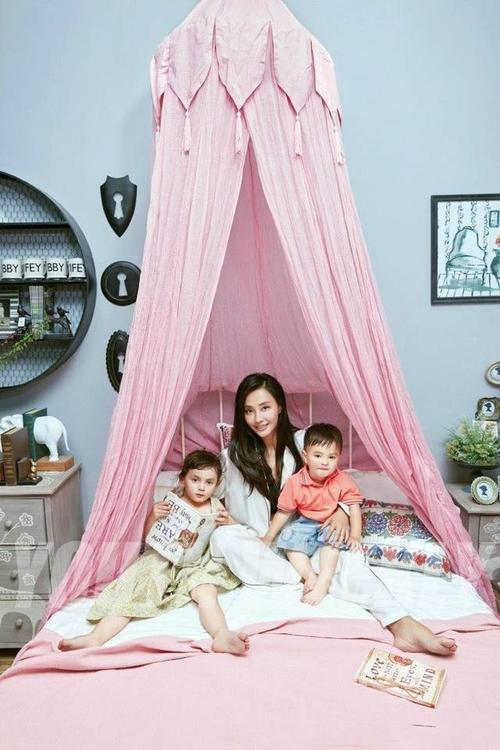 吴奇隆前妻马雅舒日子逍遥，带着混血孩上镜捞金！