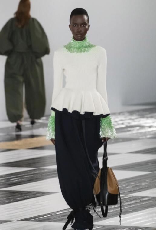  #女装#LOEWE罗意威2020秋冬女装，一场关于游乐的时尚秀