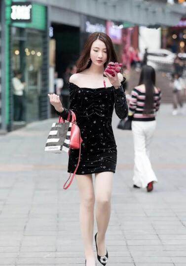 街拍：如此耀眼自带时尚光芒的美女，如此撩人，你喜欢哪一个呢？