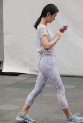 不要因为难看的“三角区”而放弃穿打底裤，更不要损失属于你的美