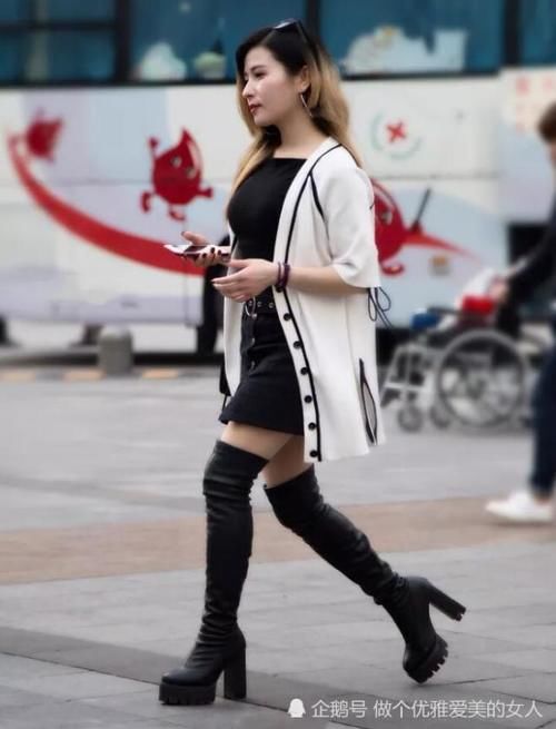 #气质#40岁的女性想要保持魅力，“丝袜＋高跟鞋”少不了，让你气质永驻！