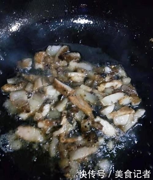  「皮肤」它是天然“黄体酮”，女人要多吃，皮肤粉嫩显年轻，40岁似少女