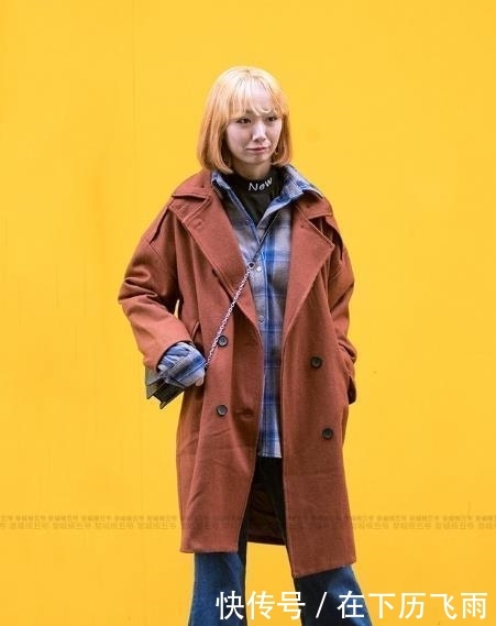 「迷人」肤白貌美的美女街拍：迷人靓丽的美女，塑造修长漂亮的腿型！