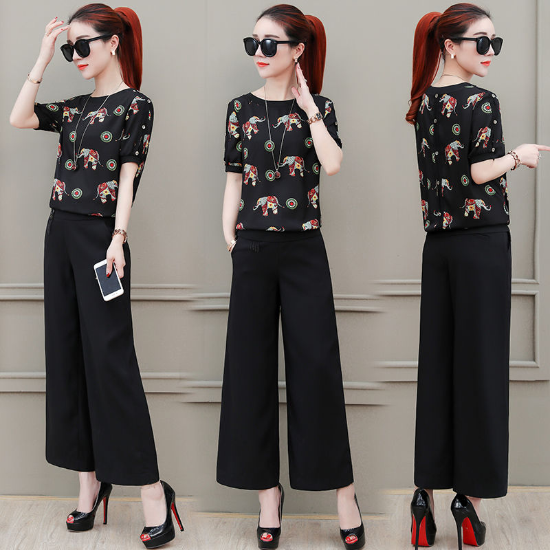 奔4的女人，别再穿“黑丝袜+包臀裙”!瞧这样的套装，嫩减18