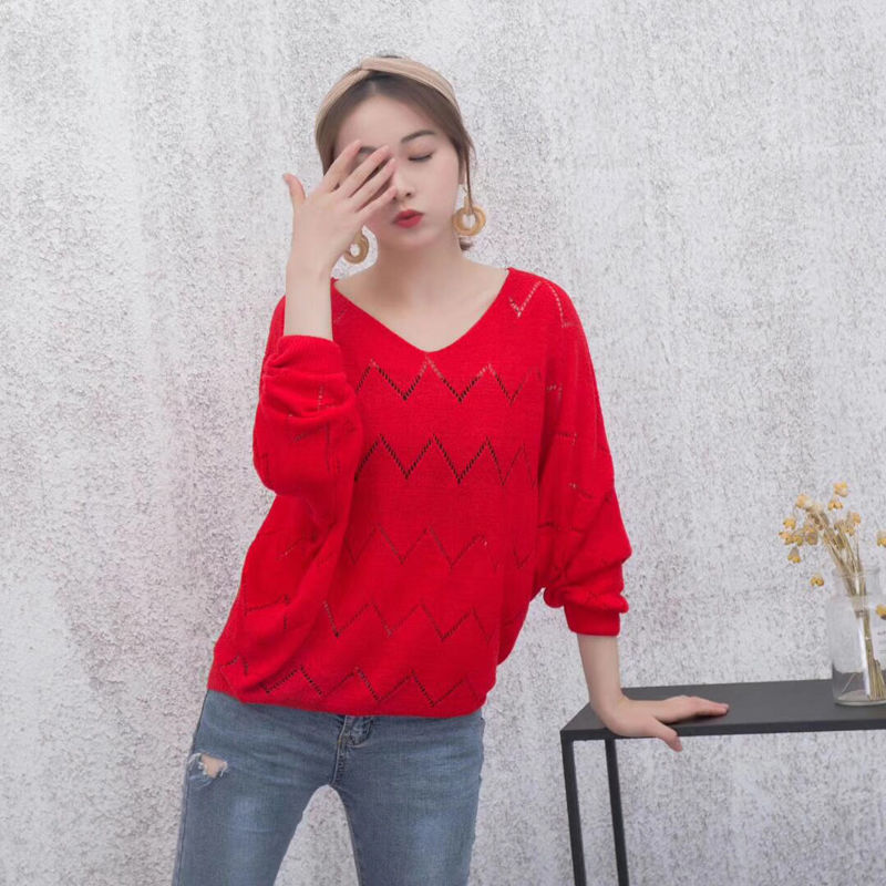 女人到了三十，别穿得太幼稚，这几款秋装小衫，显得娇小可人