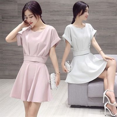 还别说，矮个子唯有穿这样的套装，不穿带跟的鞋子都贼显高，巨美