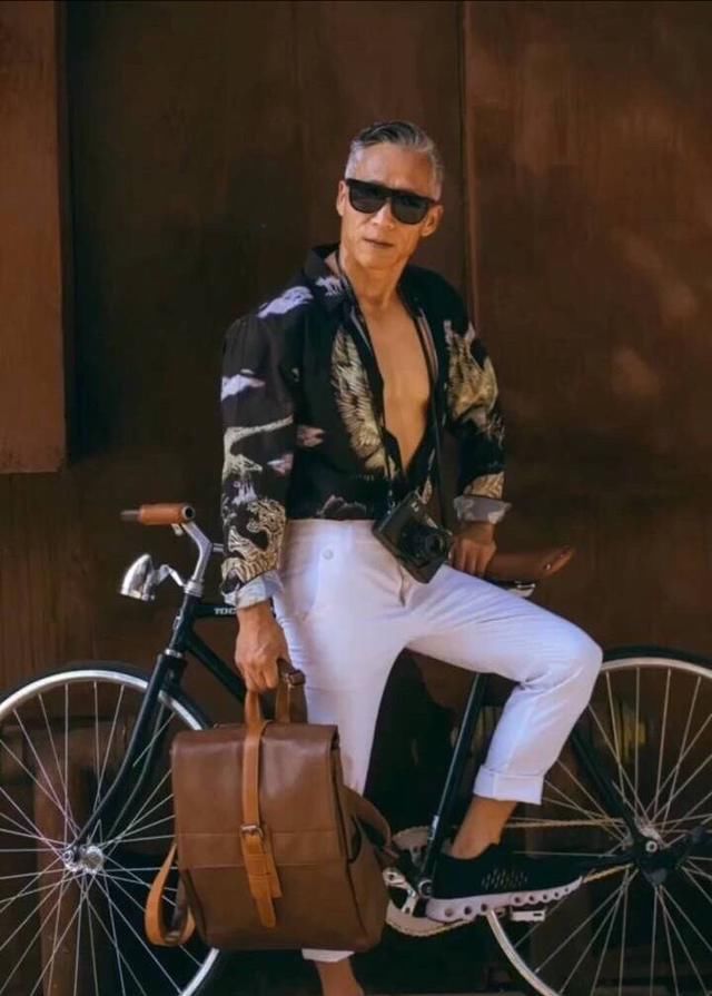 六旬中国大爷一夜爆红米兰时装秀，圈粉无数，秒杀网红小鲜肉