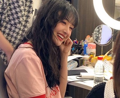 生图：郑爽现身薇娅直播间，看到她的生图后，网友：赶紧增肥吧