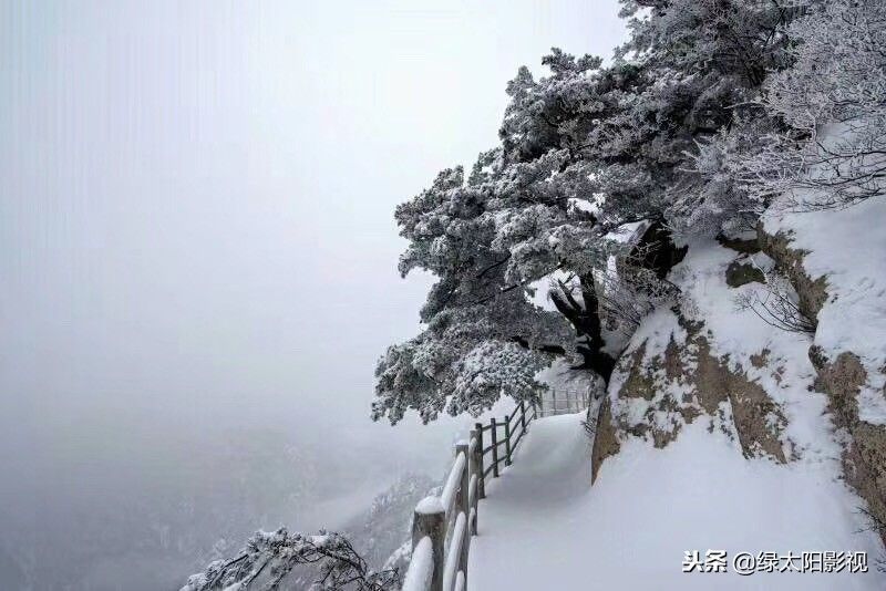 白雪皑皑的天河大峡谷