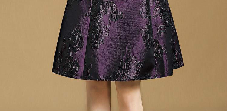 46岁丈母娘，简直太洋气了!穿这样的“秋裙”裸靴，嫩美到飞起