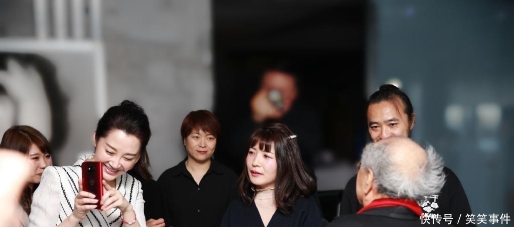 「 高级」剪掉十年长发却意外时尚高级,至少年轻20岁,50岁许晴也太惊艳了