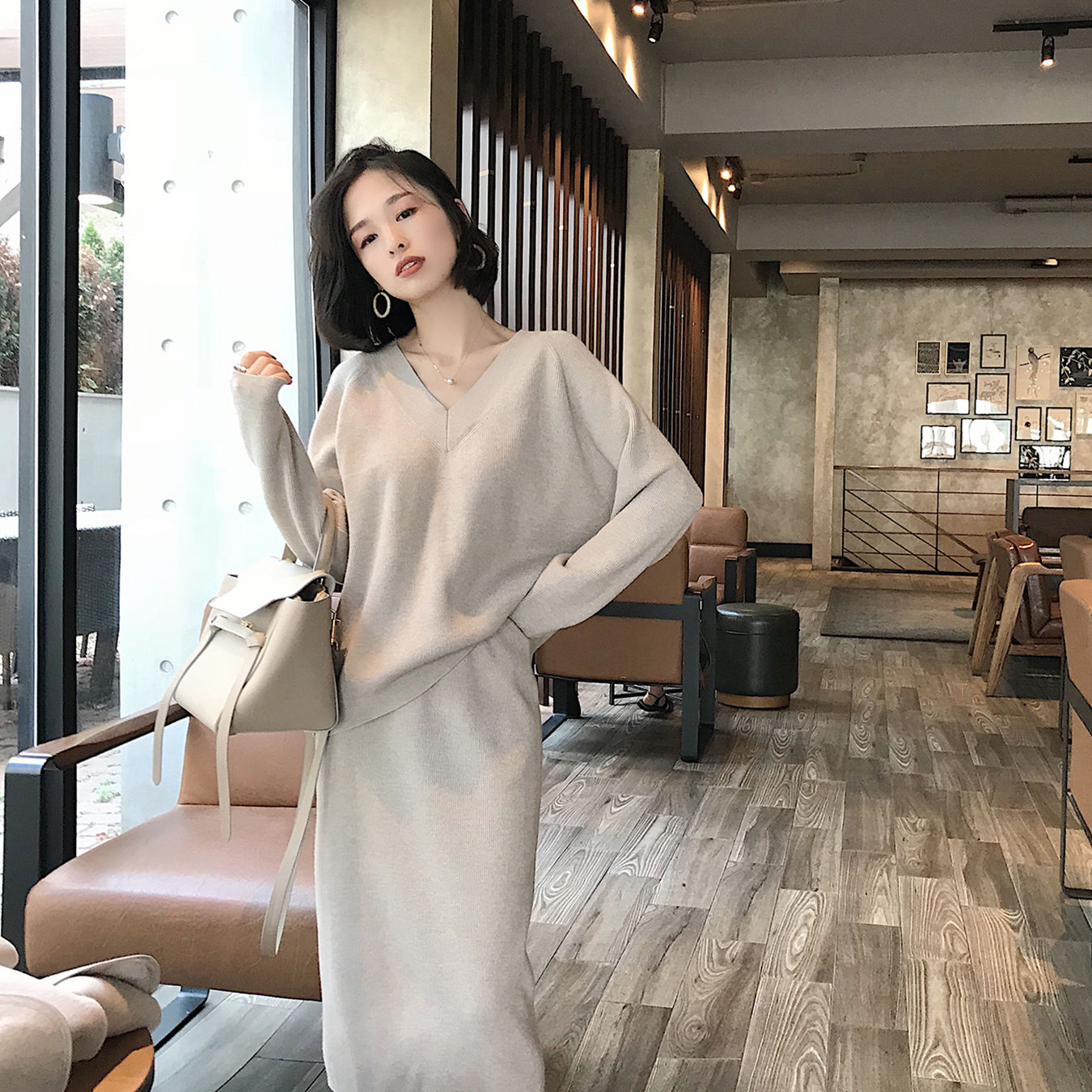 还在烦恼怎么搭配吗?休闲百搭的套装来一款，出门轻松又美丽