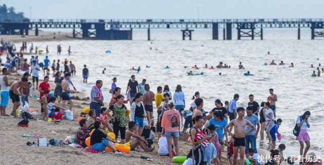 被游客冷落的海南海口,美丽假日海滩游人寥寥,却成市民度假乐园