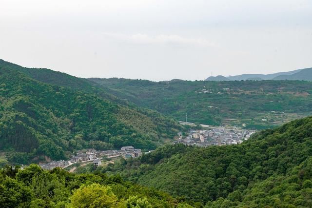 这里才是我国最原生态的村落，房子全由石头建造，网友：回归田园