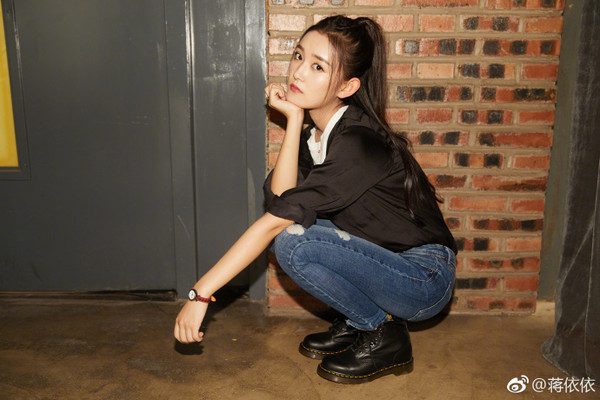 看《天坑鹰猎》，帮王俊凯挑选女朋友