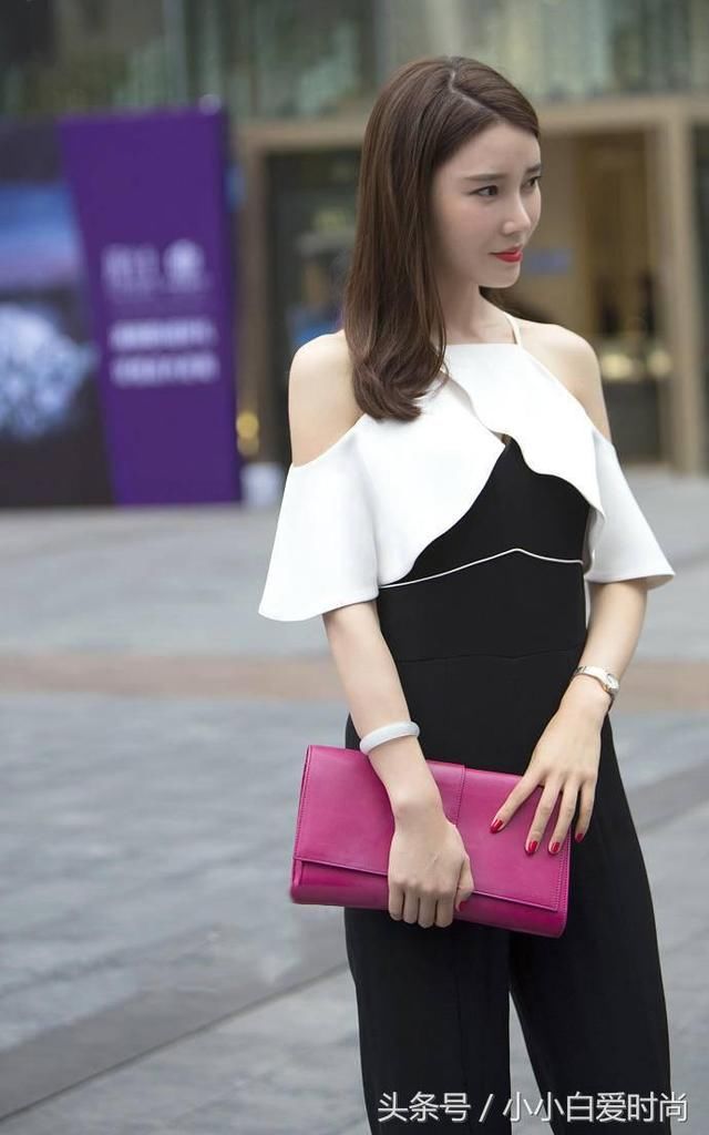 街拍：气质美女上街，强调相反色简约搭配，很有明星的感觉！