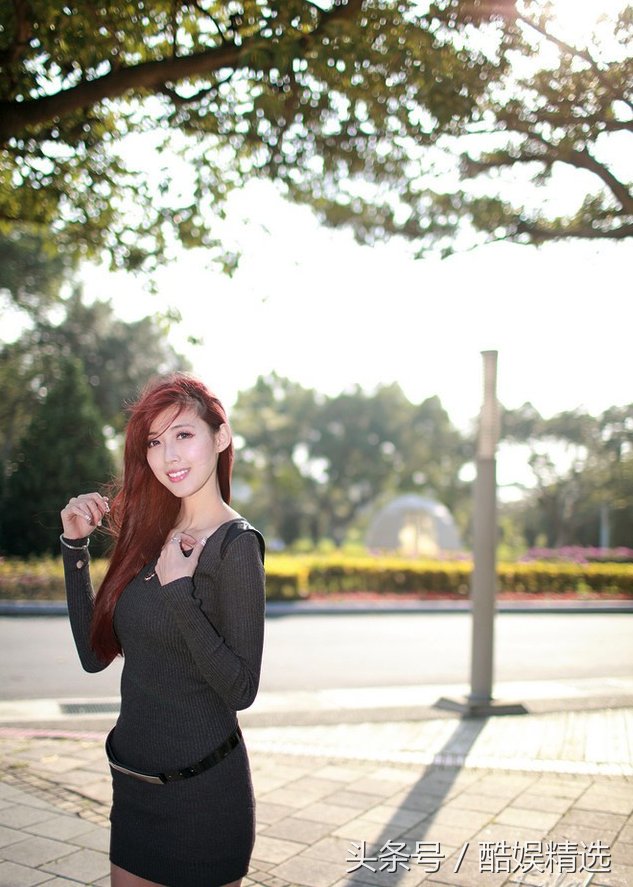 短裙美腿美女小清新户外写真