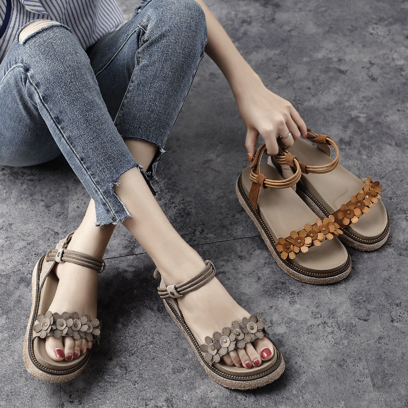 妈妈辈不要再穿高跟鞋了，今夏流行穿这几双，彰显名媛风范又舒适