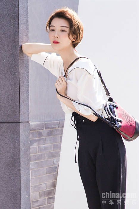 车晓夏日写真曝光 气质优雅魅力四射