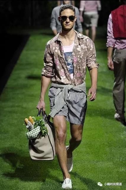 你只需要掌握3个穿搭原则，就不用害怕印花短裤搭不好！