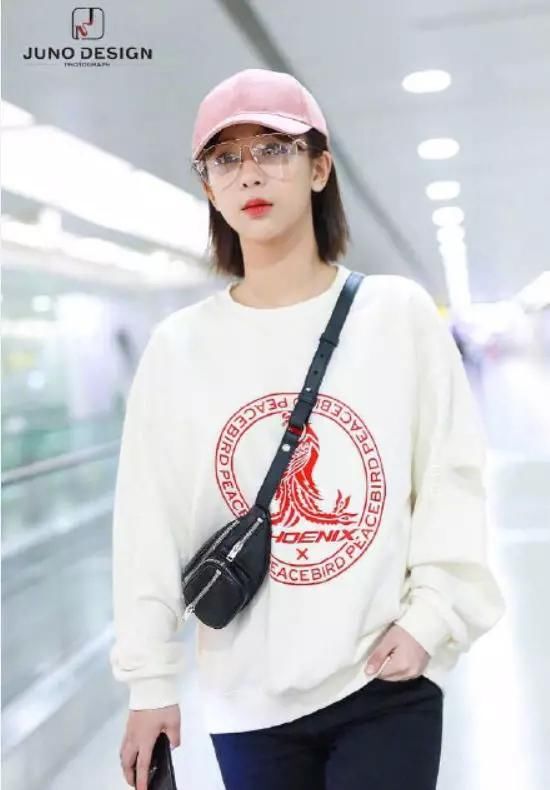 杨紫撞衫张雪迎，才相差2cm，差别有点大！网友：秦俊杰瞎了吧