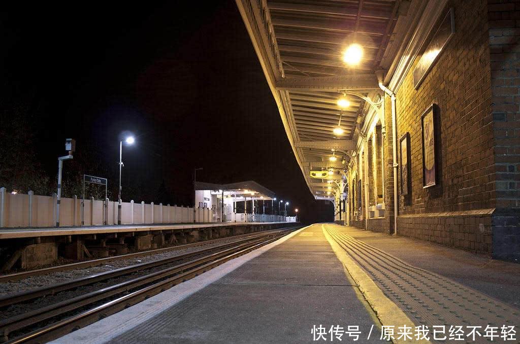 为何高铁只在白天开，而火车却可以一直开？火车女乘务员道出隐情