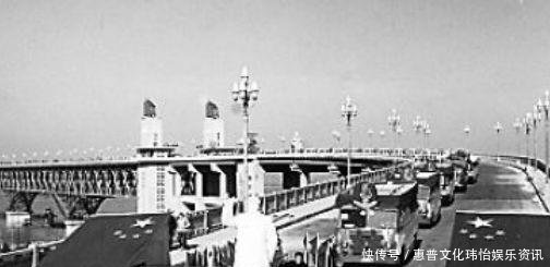 许世友用118辆坦克验收长江大桥，此国看后效仿，结果出现裂缝！