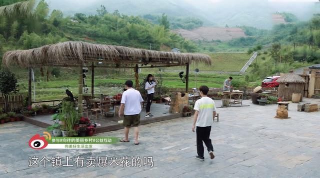 baby玩手机遭刘纯燕打脸?想吃爆米花却被抓包假吃,网友:演技棒