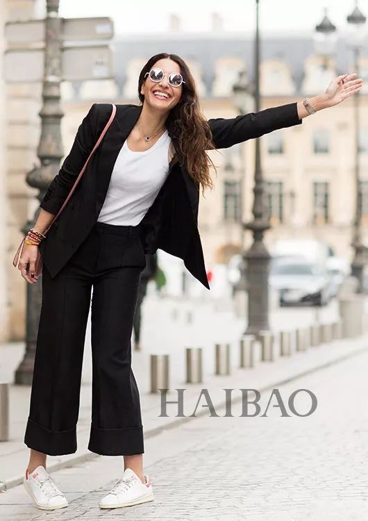 好看| 石原里美游香港穿这样!黑白单品永远不过时还用强调?