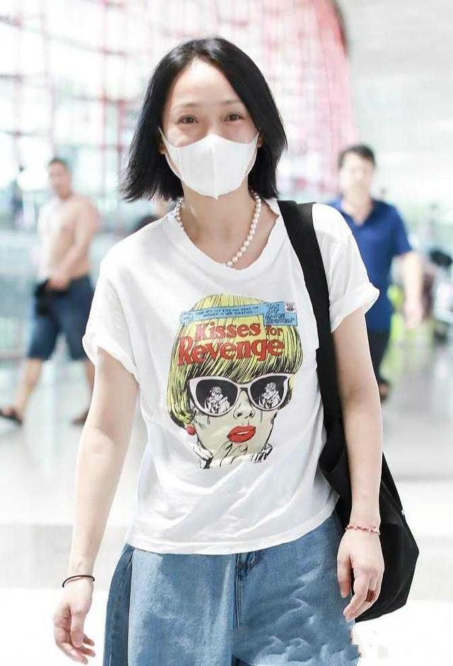 周迅大胆尝试阔腿裤,身材被五五分,后悔万分!