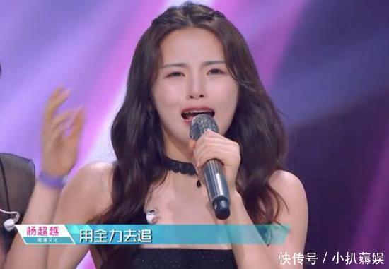 杨超越微博晒出与爸爸合照，疑再次回应整容传闻