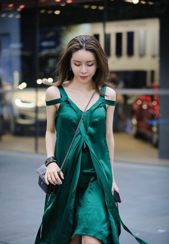 广东街拍: 傲人身姿动人心弦, 图二小姐姐是男人的最爱