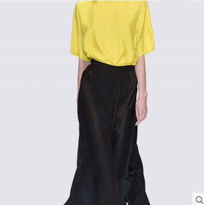 月入2万的姐姐真会打扮，穿这样的上衣+阔腿裤套装，太有女人味