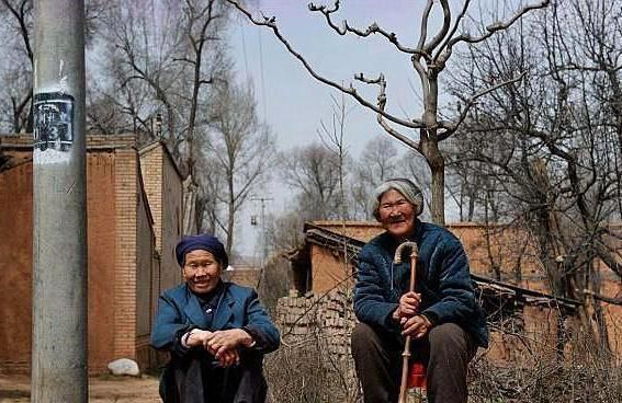  #老人#老人说“宁可借人一斗米，不愿借人半担柴”为啥柴不外借