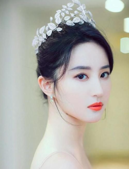 适合|“空气刘海”已经过时,明星现在都爱这3款刘海,8成女人都适合