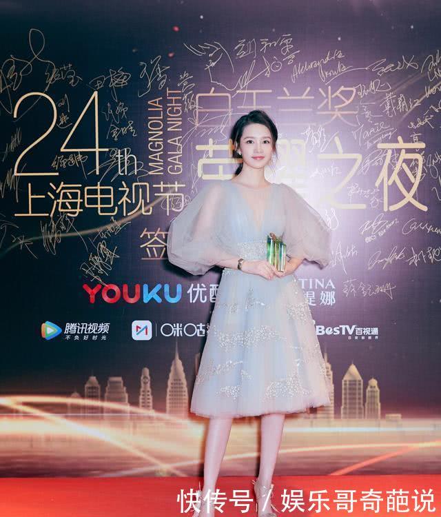 李沁仗着身材好任性，皮裤都敢这样穿，网友：还好腿长！