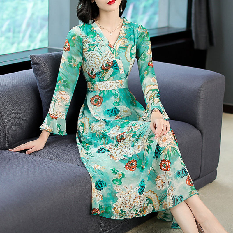 名媛气质的连衣裙，简约华丽，时尚，70小姐姐穿上宛若仙子