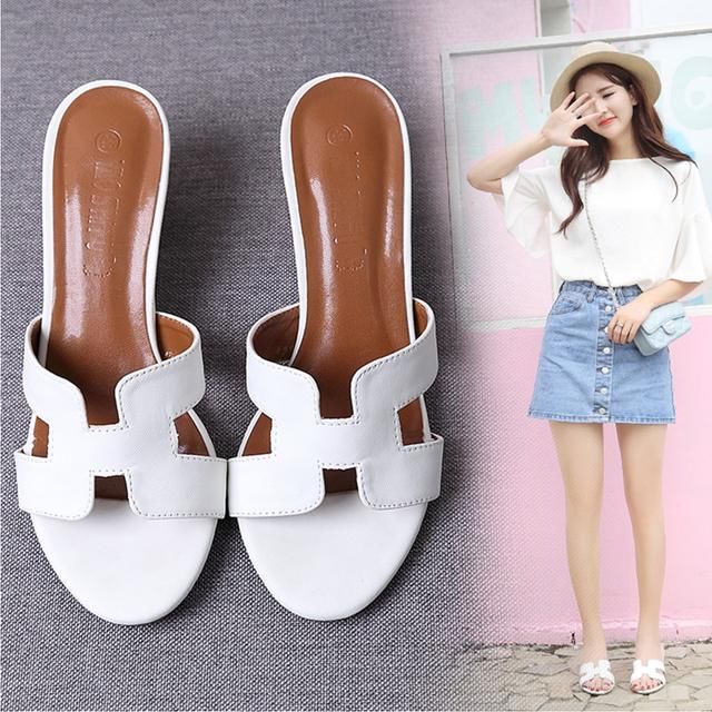 设计优雅的凉鞋，洋溢时尚女王气息，漂亮极了!