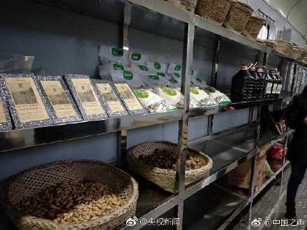火车上的集贸市场，你见过吗