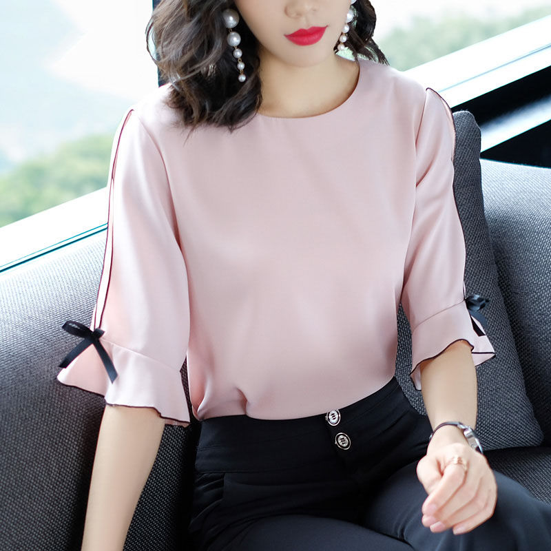 谁说女人太丰满不好看?瞅瞅下面的修身小衫，魅力值飙升，太撩人